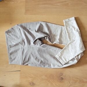 Lululemon Wunder Under leggings,  size 6